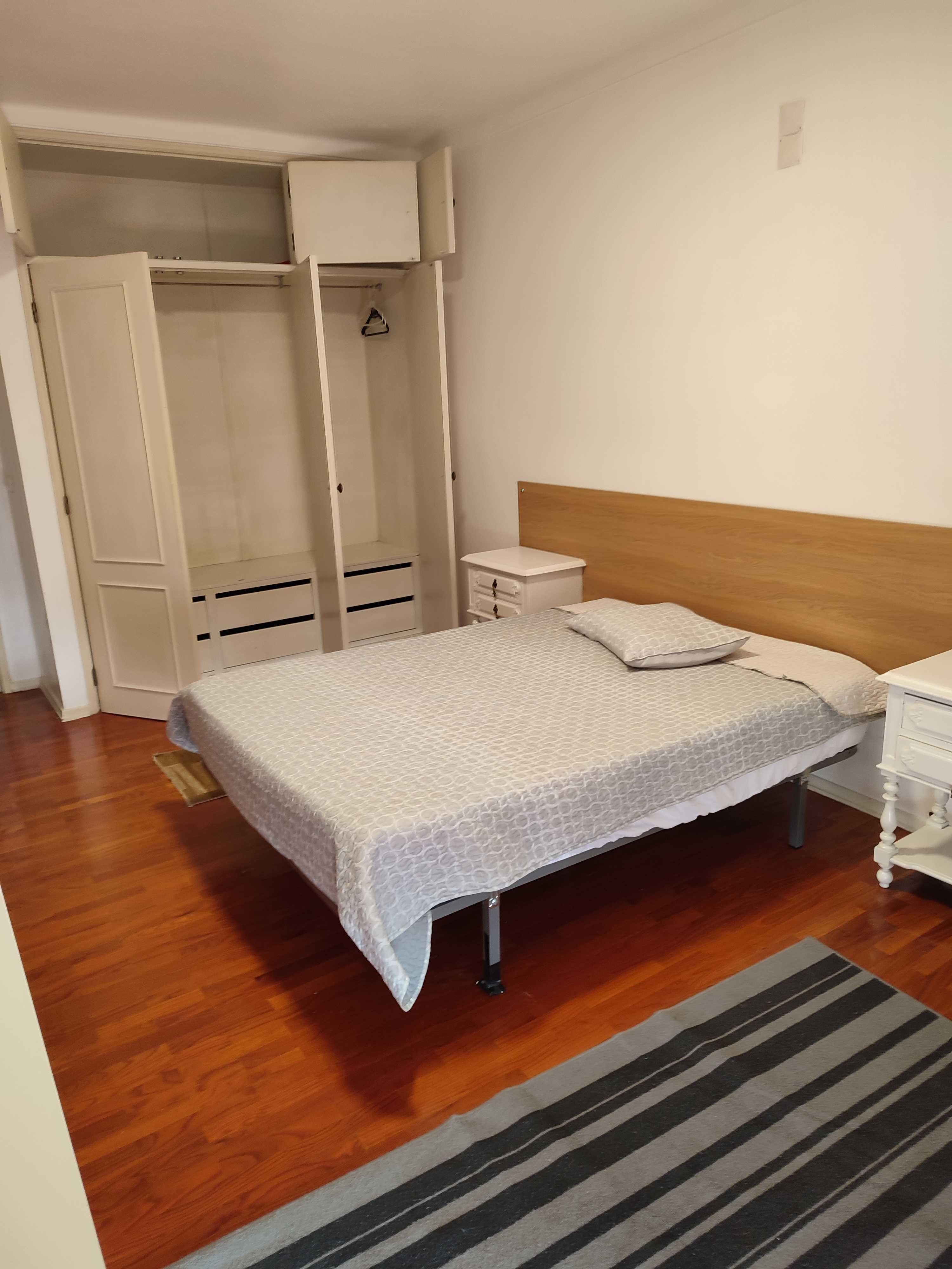 Quarto estudantes *central* em Leiria