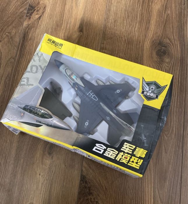 Модель Літака / Винищувач - Ф16 / F14 / F35 / Мрія Cy25