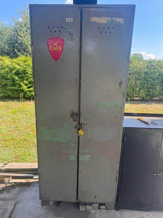 Szara szafka ubraniowa metalowa