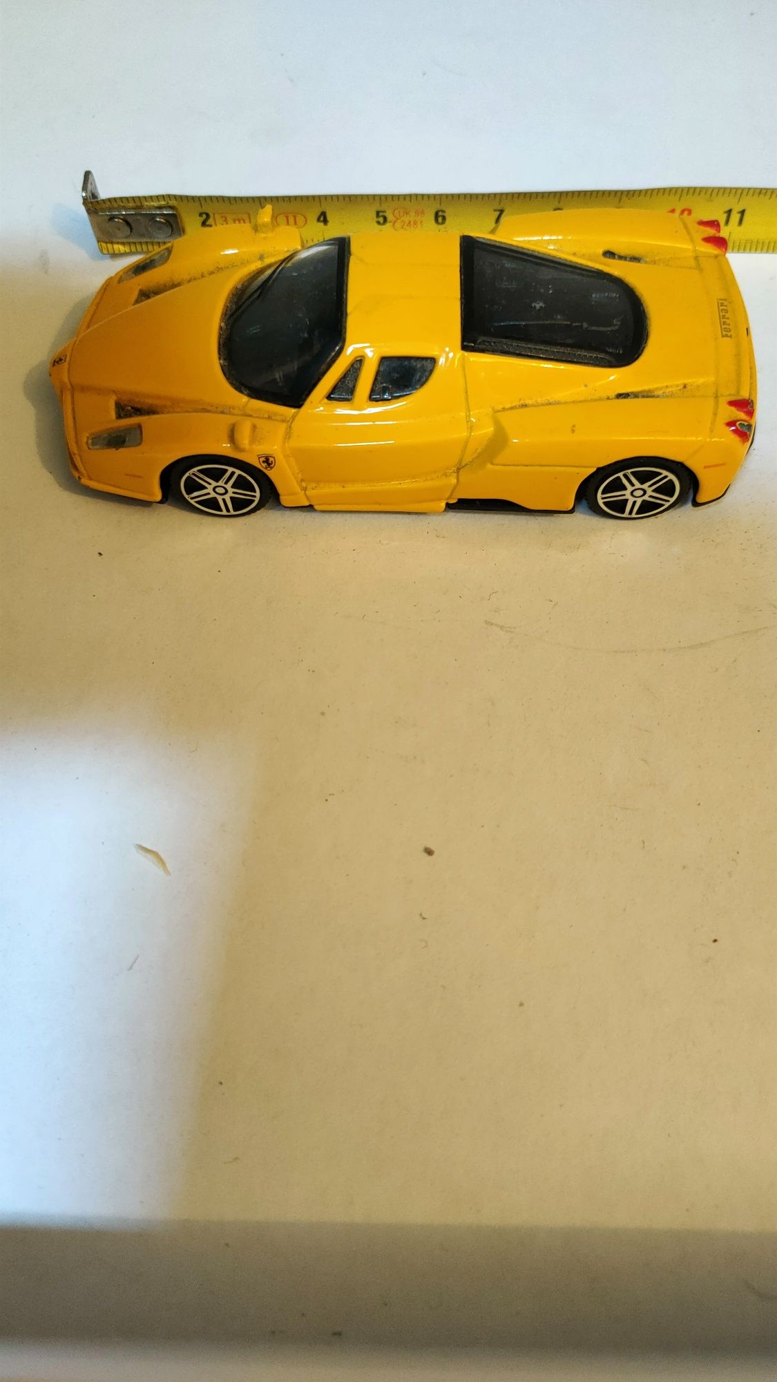 Ferrari Enzo miniatura amarelo