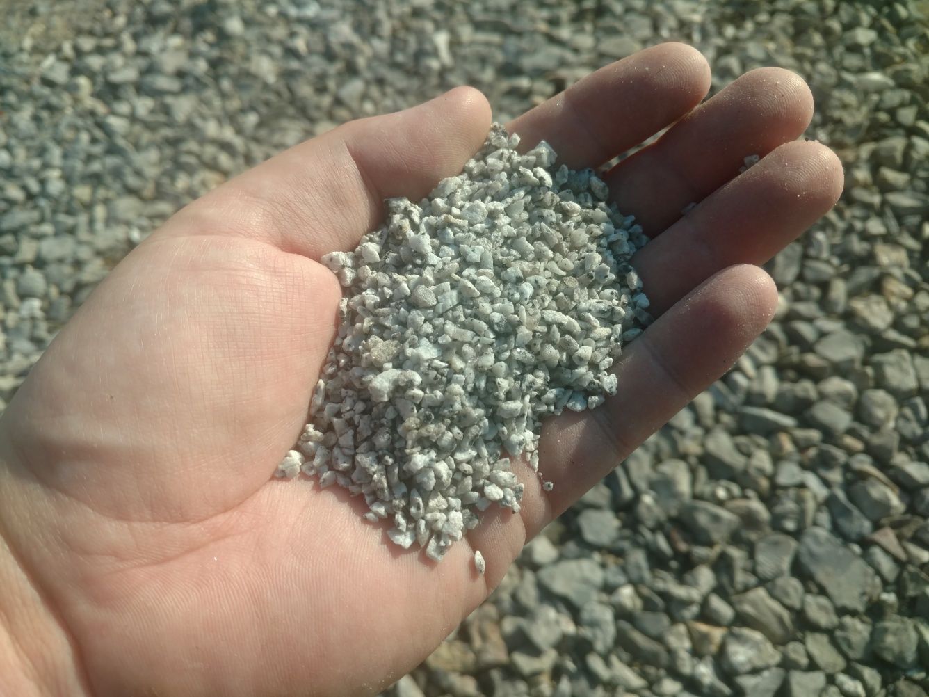 Grysik 1-3mm fuga czarny drobny grys bazaltowy granitowy gres piasek