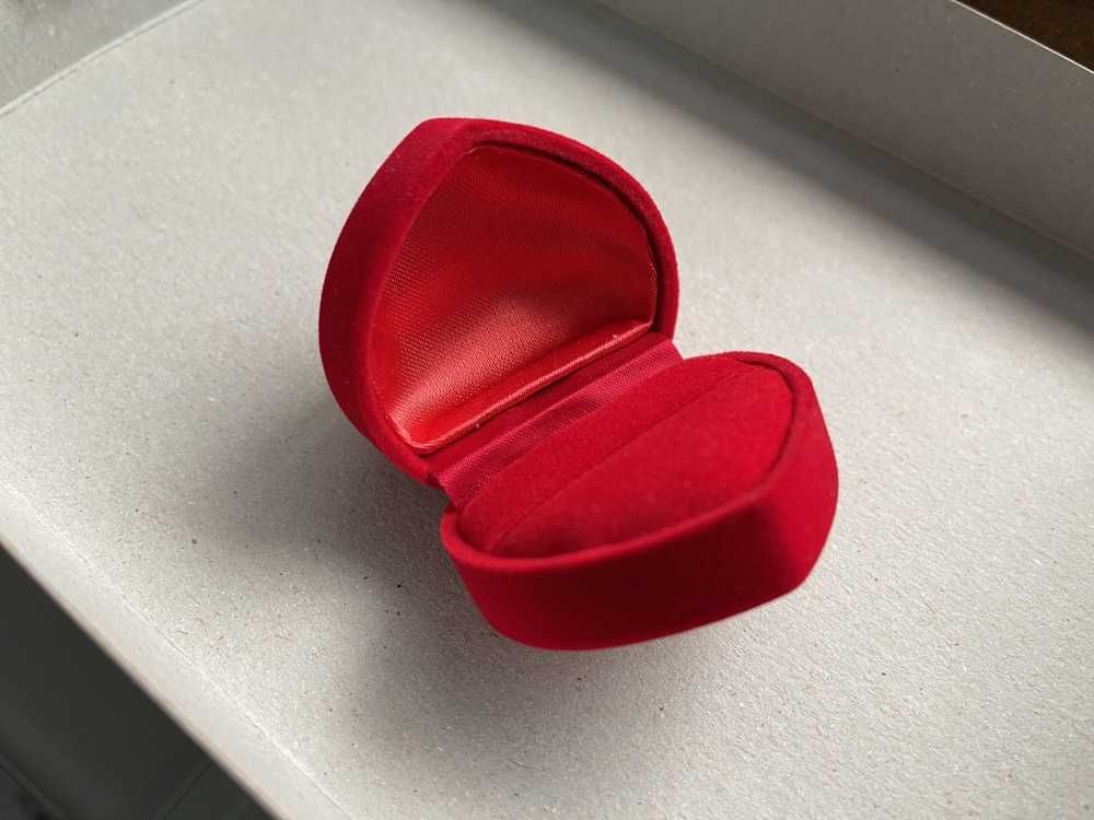 Caixa para anel em formato coração - veludo