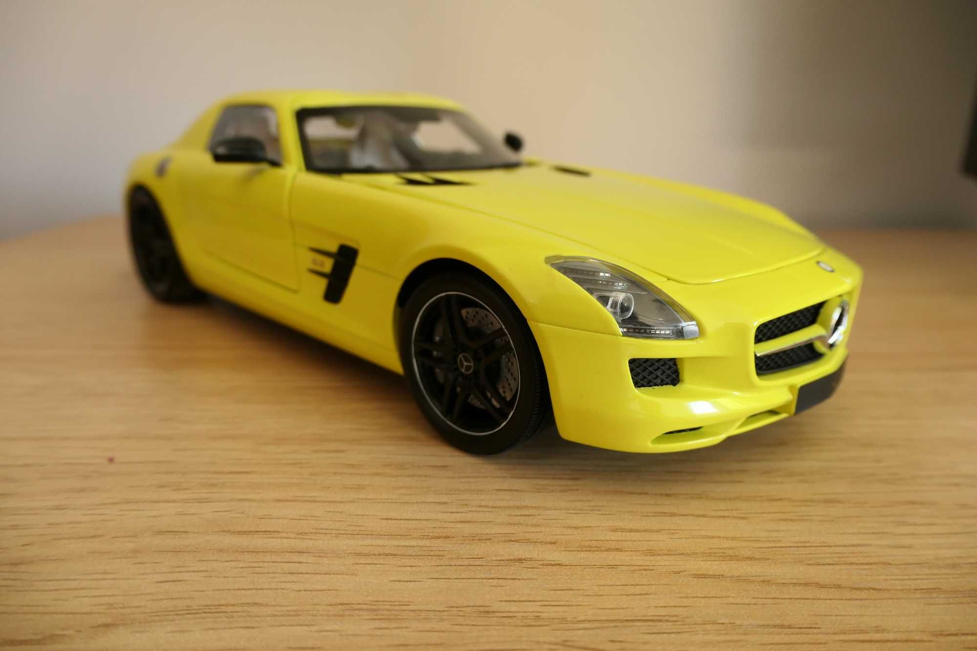 Mercedes-Benz SLS-AMG - Minichamps Yellow E-Cell