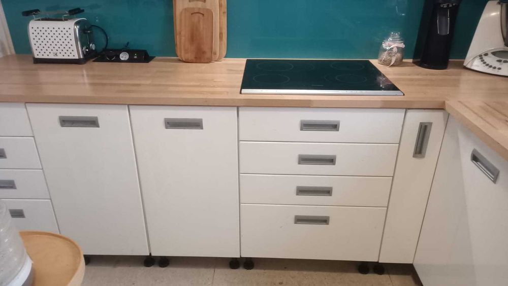 Piękna, nowoczesna kuchnia, dębowe blaty- jak nowa!