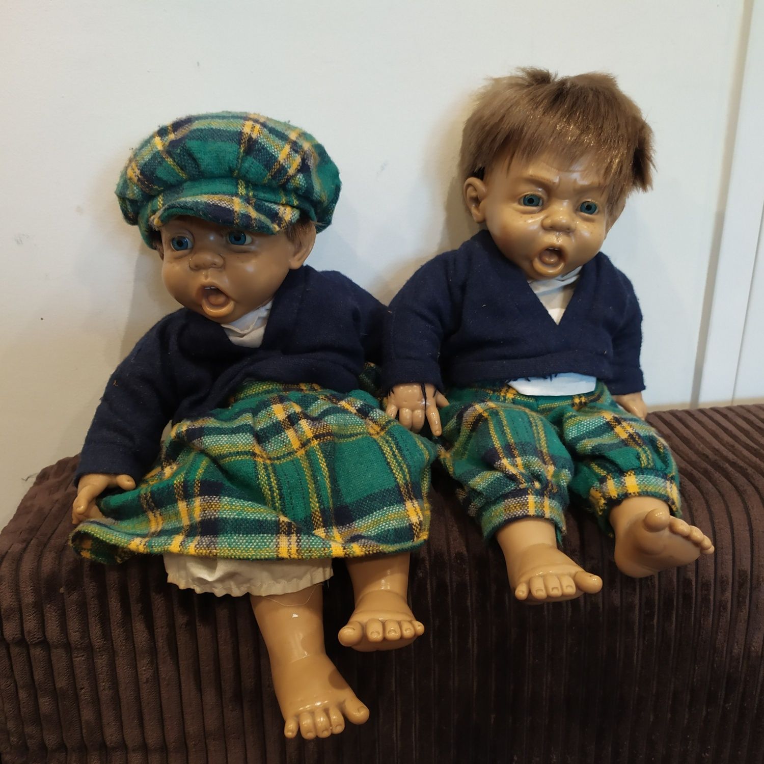 Dwie bardzo stare lalki
