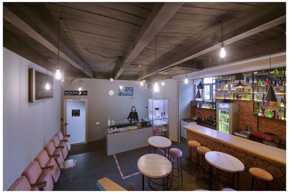 Фасадное помещение на Андреевском спуске в Киеве с действующим отелем