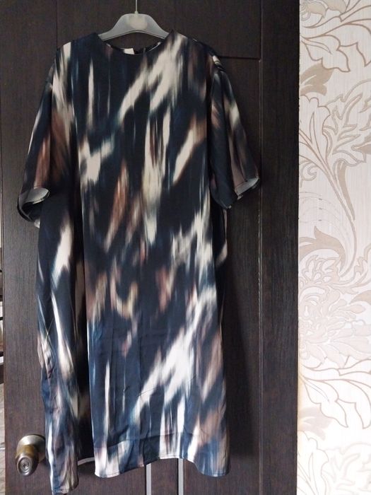 Жіноче плаття продається