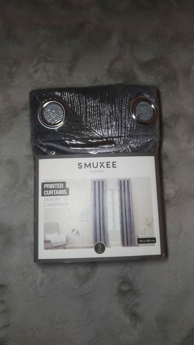 Zasłony szare ozdobne na przelotkach