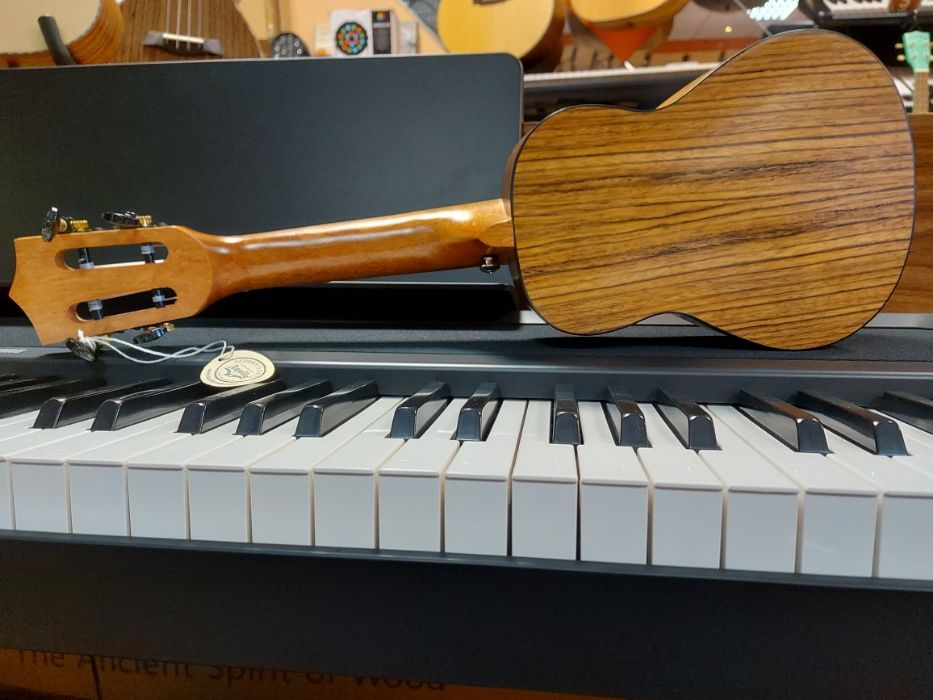 Ukulele sopranowe Segovia Walnut Unikat