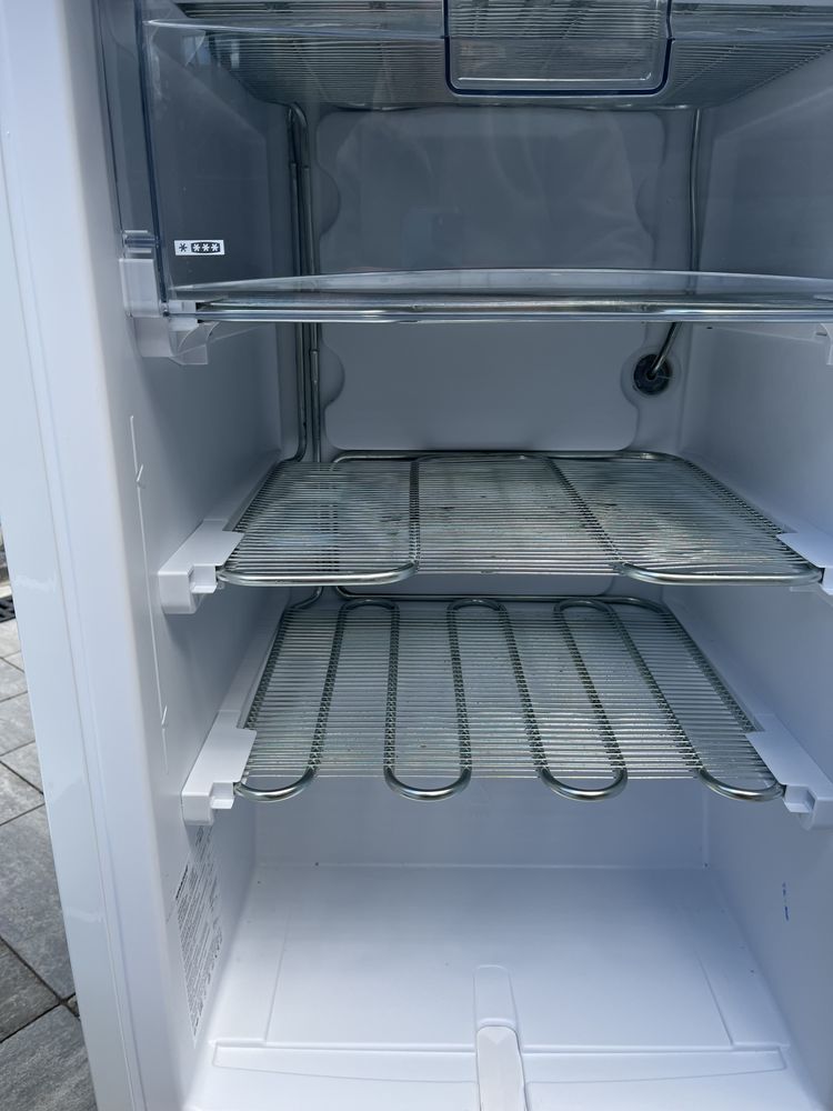 Морозильна камера Snaige F 10SM -T6002F