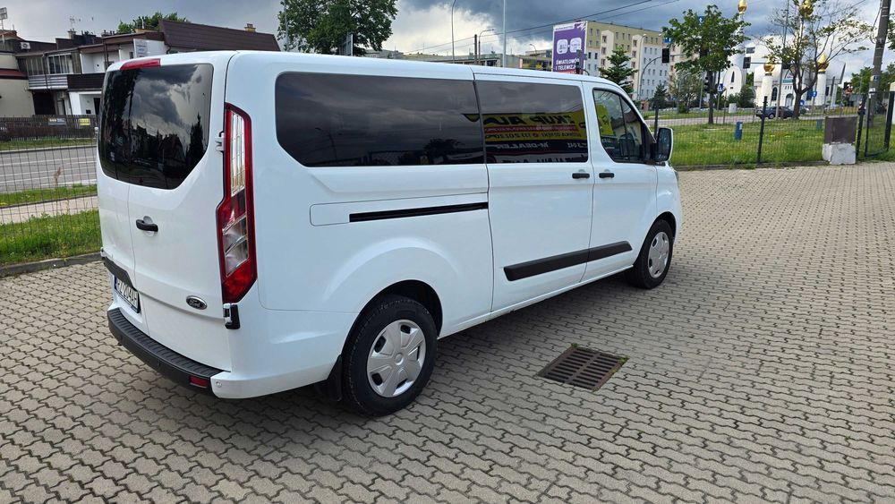 Wynajem busa Ford Custom 9 osobowy - Idealny na wyjazdy!