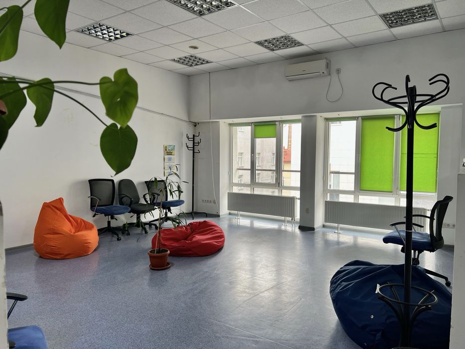 Офіс 440 (м2) на Героїв УПА