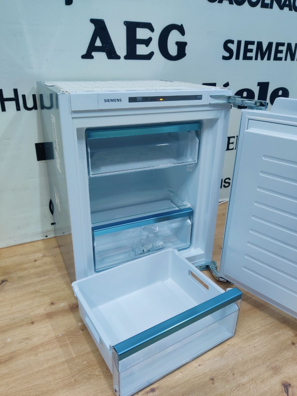 Виставковий зразок. Вбудована морозильна камера SIEMENS GI11VAF30. DE.