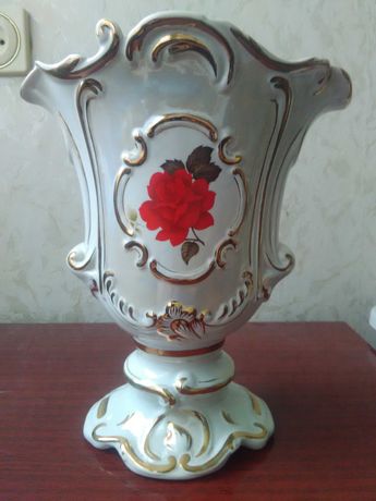 Фарфоровая ваза с розой (СССР)