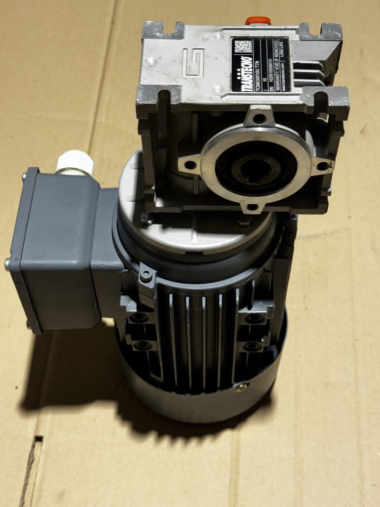Reduktor przekładnia ślimakowa z silnikiem 0,18 kw