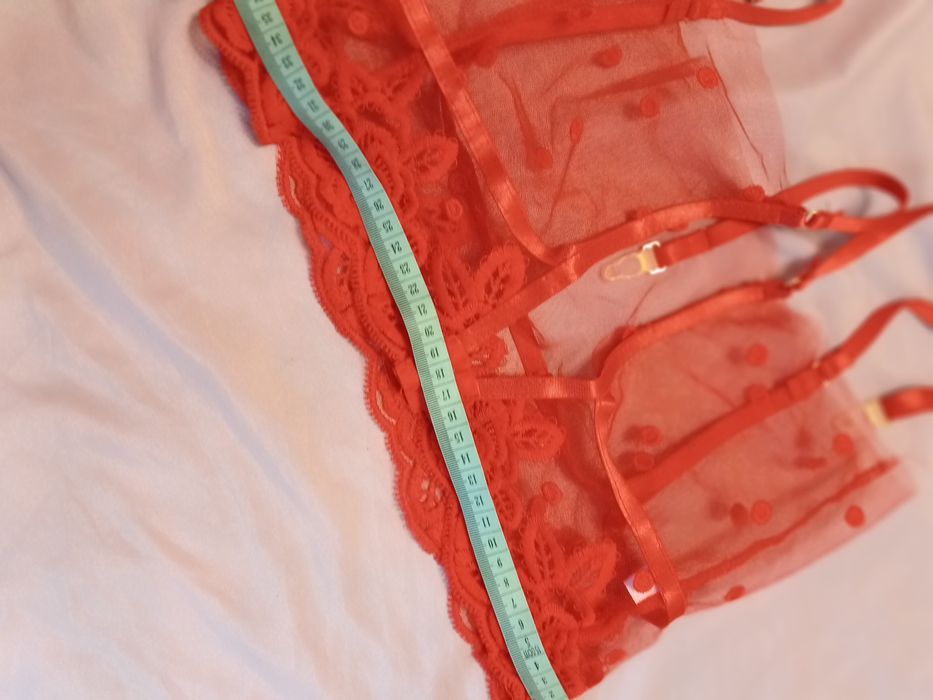 Komplet czerwonej bielizny. Nowy