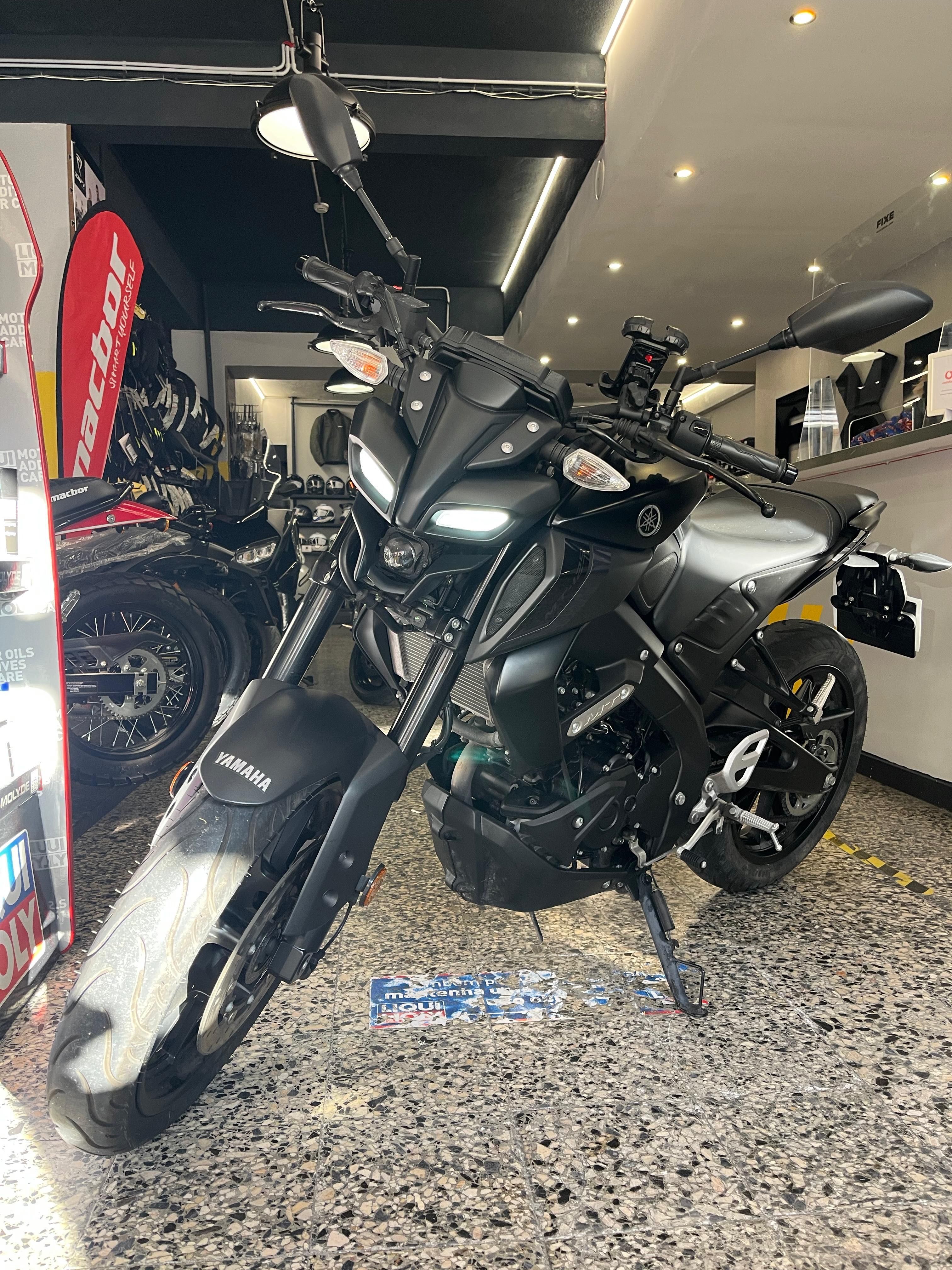 Yamaha MT 125 de 2023 como Nova 4790 Kms Garantia Fabrica