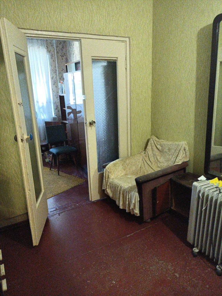 Продам квартиру 2-х кімнатну вул.Лавреньова 4/9, 50м2