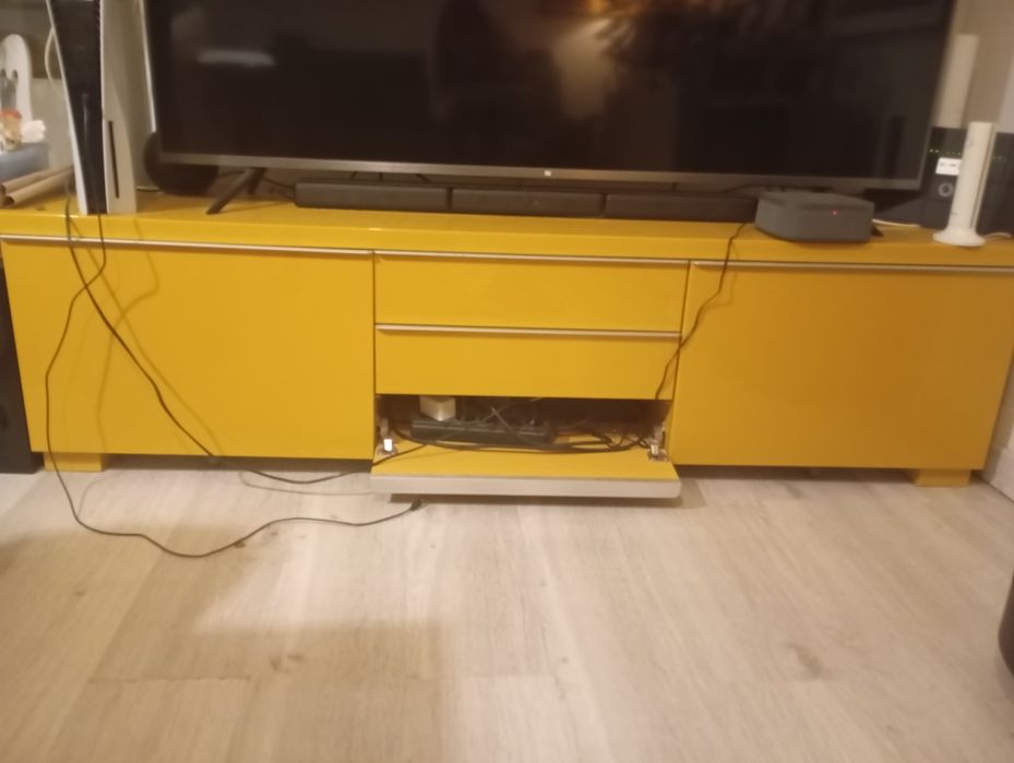 OPORTUNIDADE - Móvel TV IKEA 180 cm amarelo mostarda