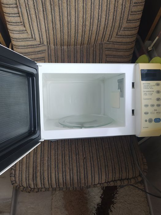 Мікрохвильова піч з грилем  sanyo