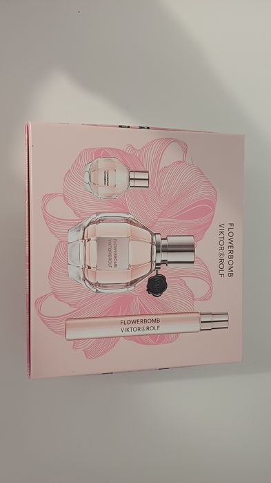 Conjunto Flowerbomb de Victor & Rolf (novo)-50ml
