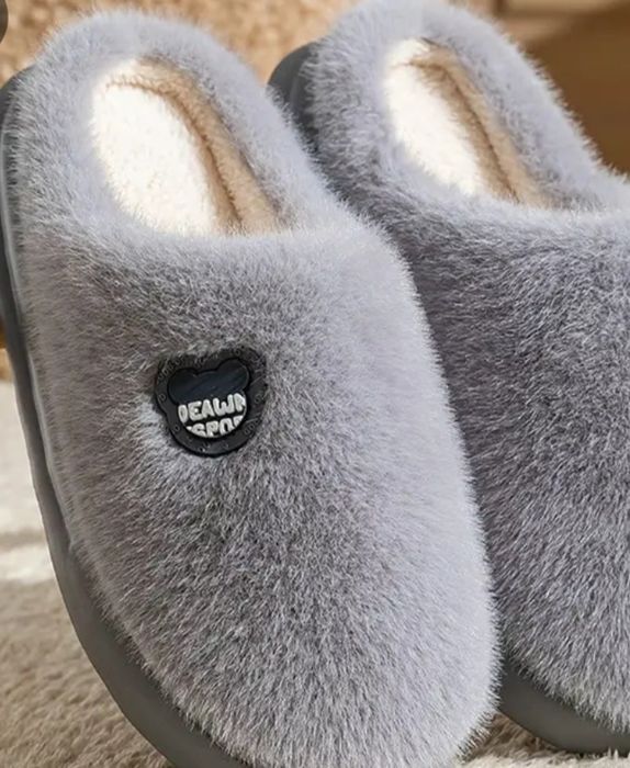 Damskie zimowe kapcie 42,5,wkładka ma 26,5 cm