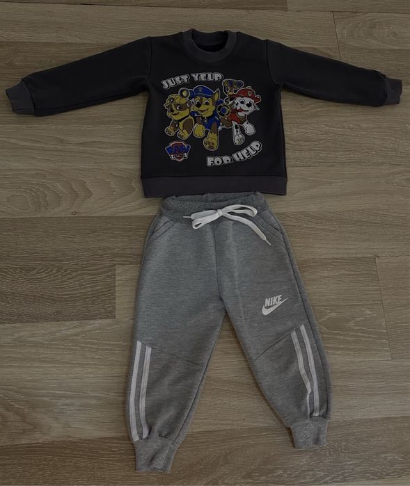 Продам на хлопчика костюм
