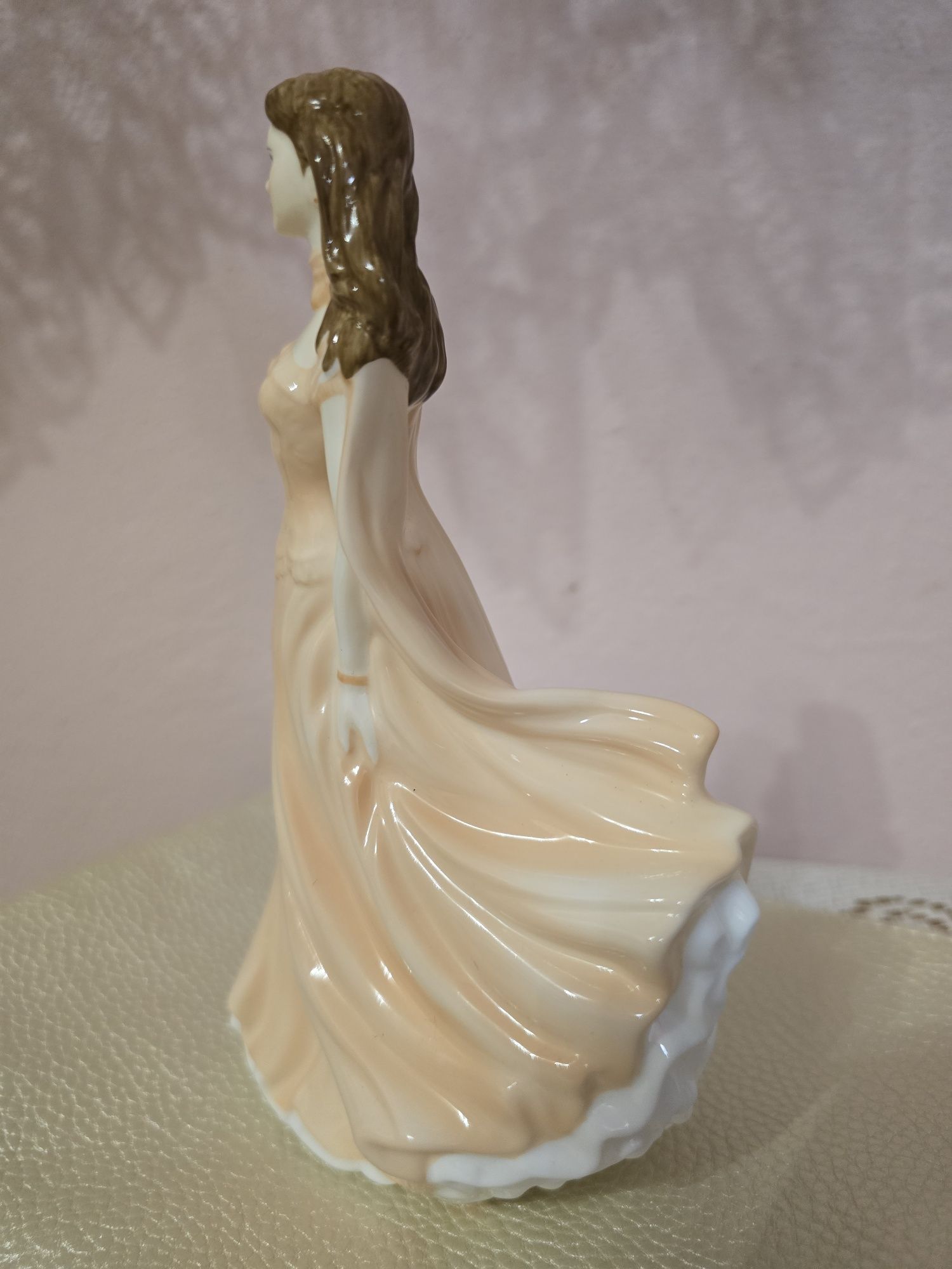 Śliczna porcelanowa figurka Royal Worcester