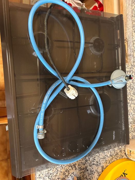 Placa a gás com ignição eletrónica, com proteção de vidro nunca usada