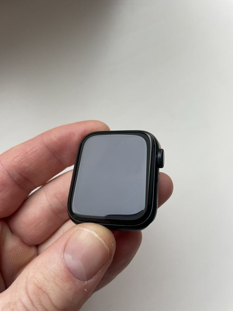Apple Watch SE 2 40mm модель А2722 iCloud