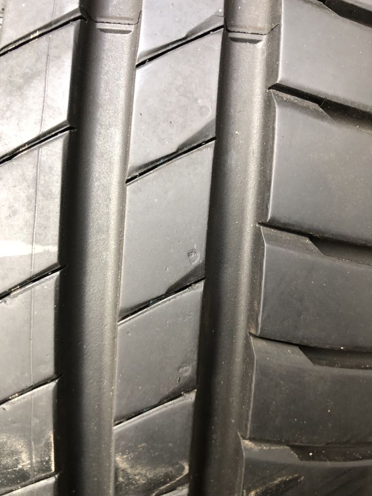 Bridgestone 225/40/19 super stan