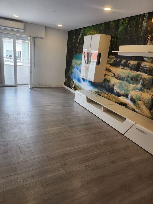 Arrendo Apartamento T2 Junto as Portas de Benfica 1300€