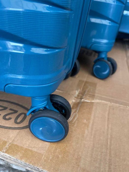 Валіза, чемодан на колесах «Three Birds»