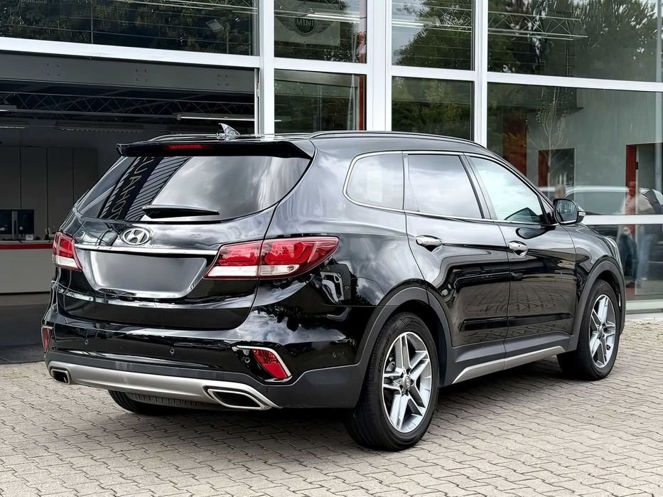 Hyundai Grand Santa Fe      2016