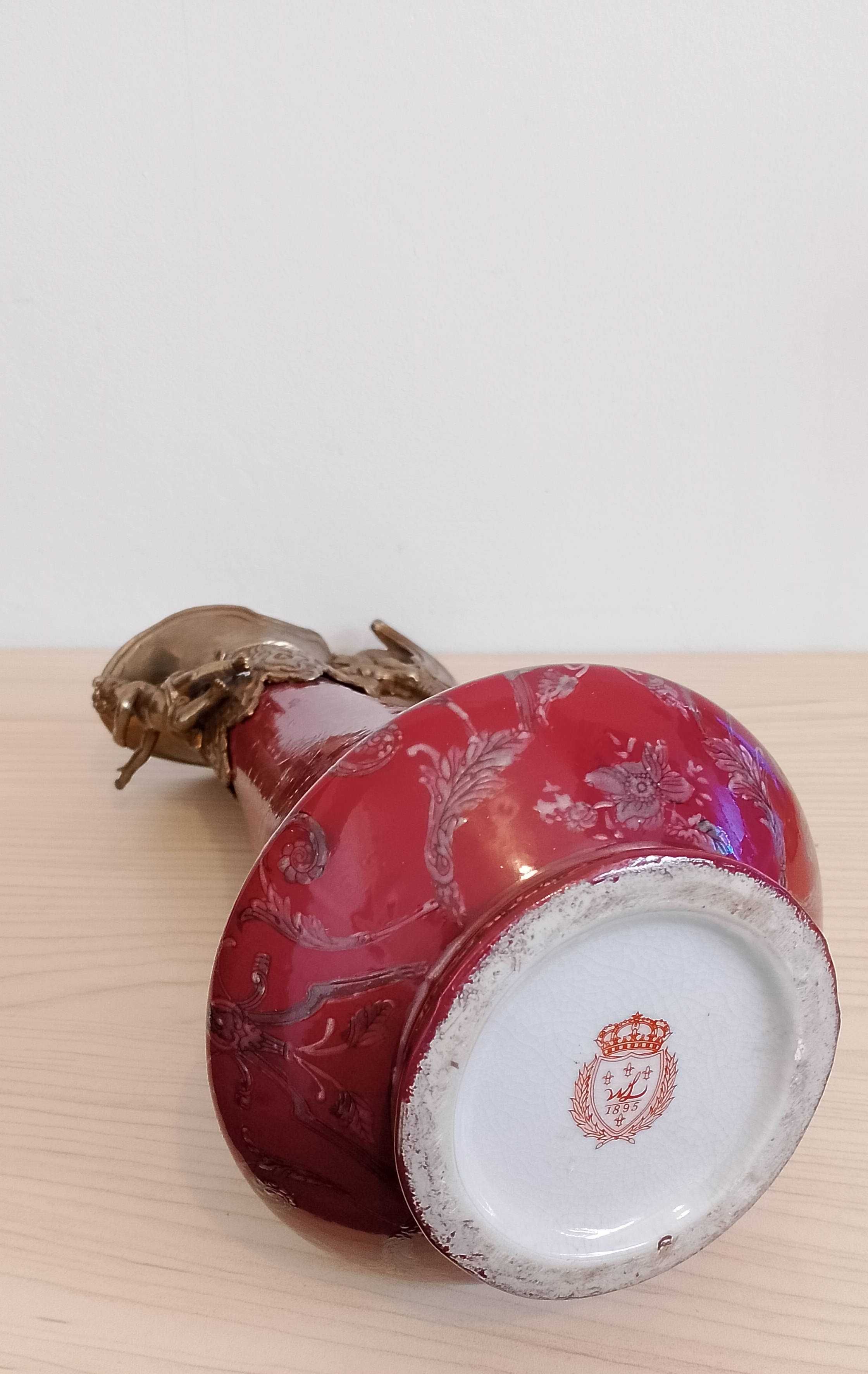 Antyczny porcelanowy dzban, karafka ze smokiem, aniołem z brązu. Duża.