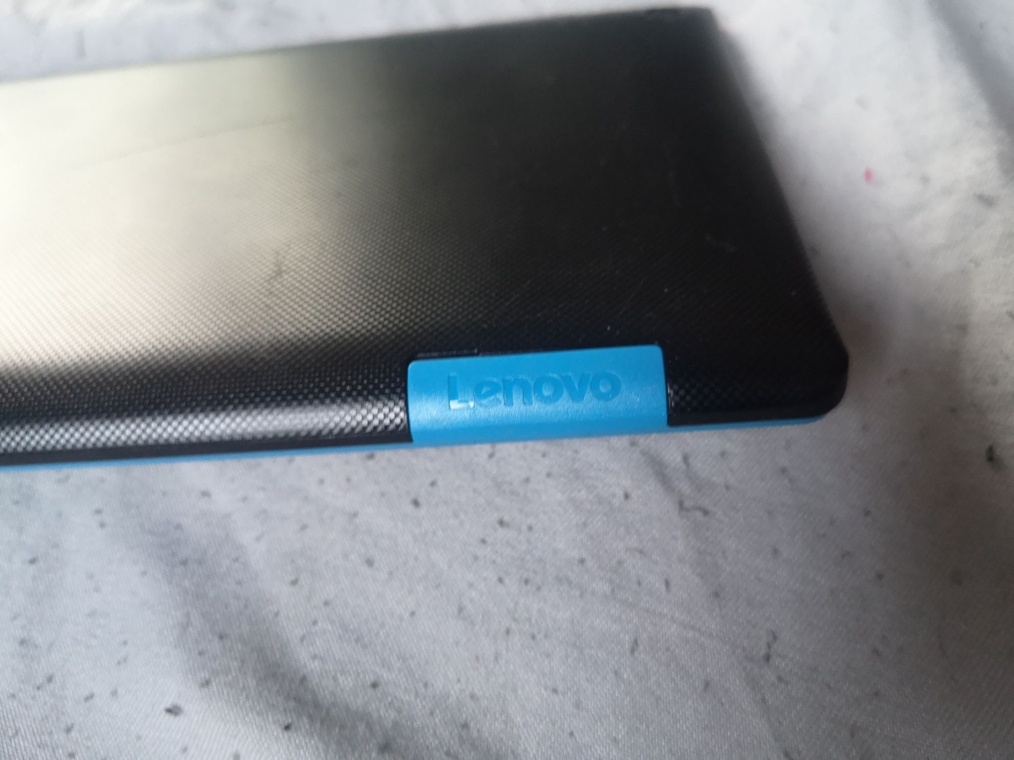 Tablet Lenovo 7 cali używany kilka miesięcy