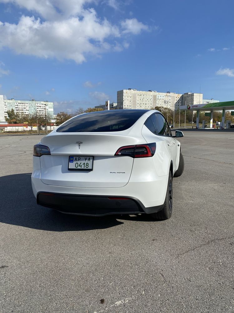 Tesla Y dual motor 2023