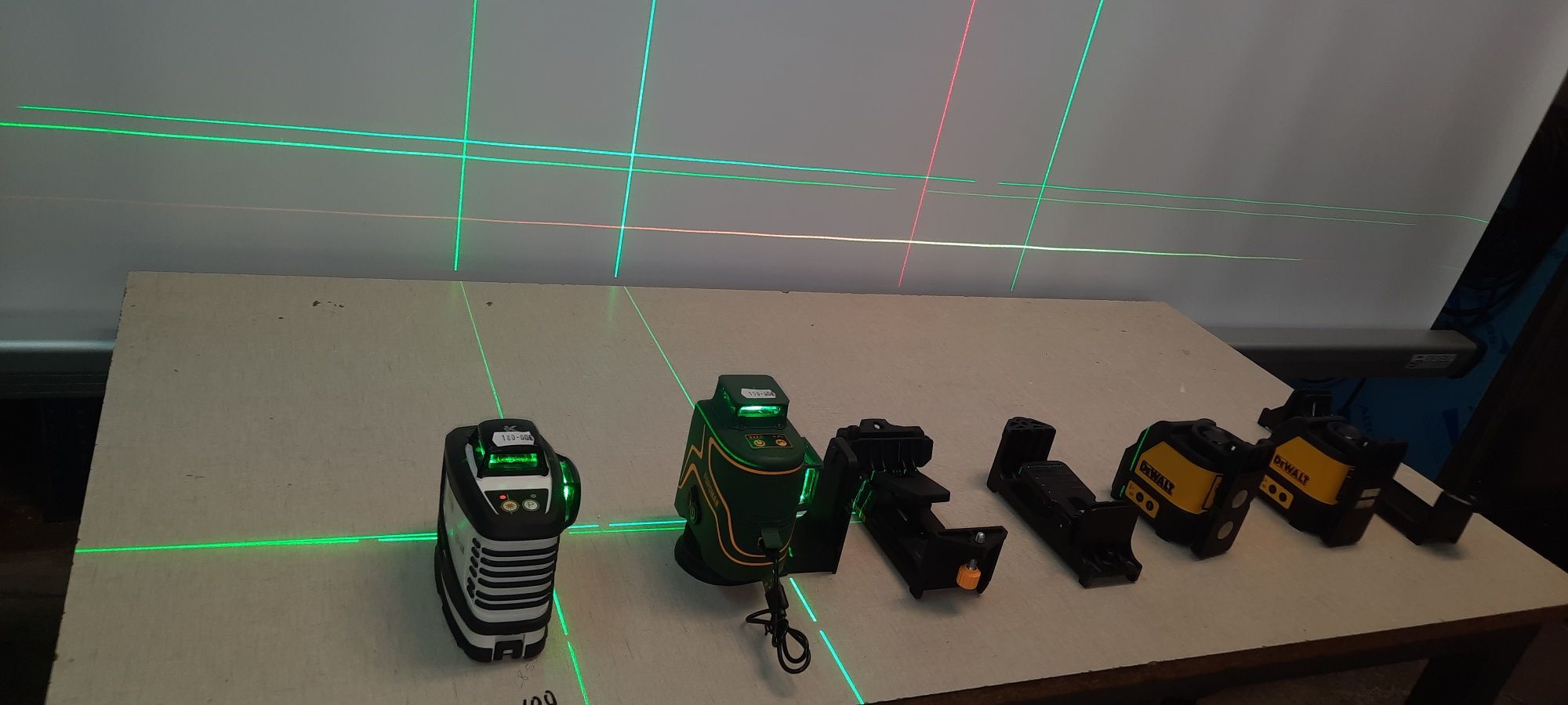 Laser Dewalt  linhas cruzadas e de 12 linhas