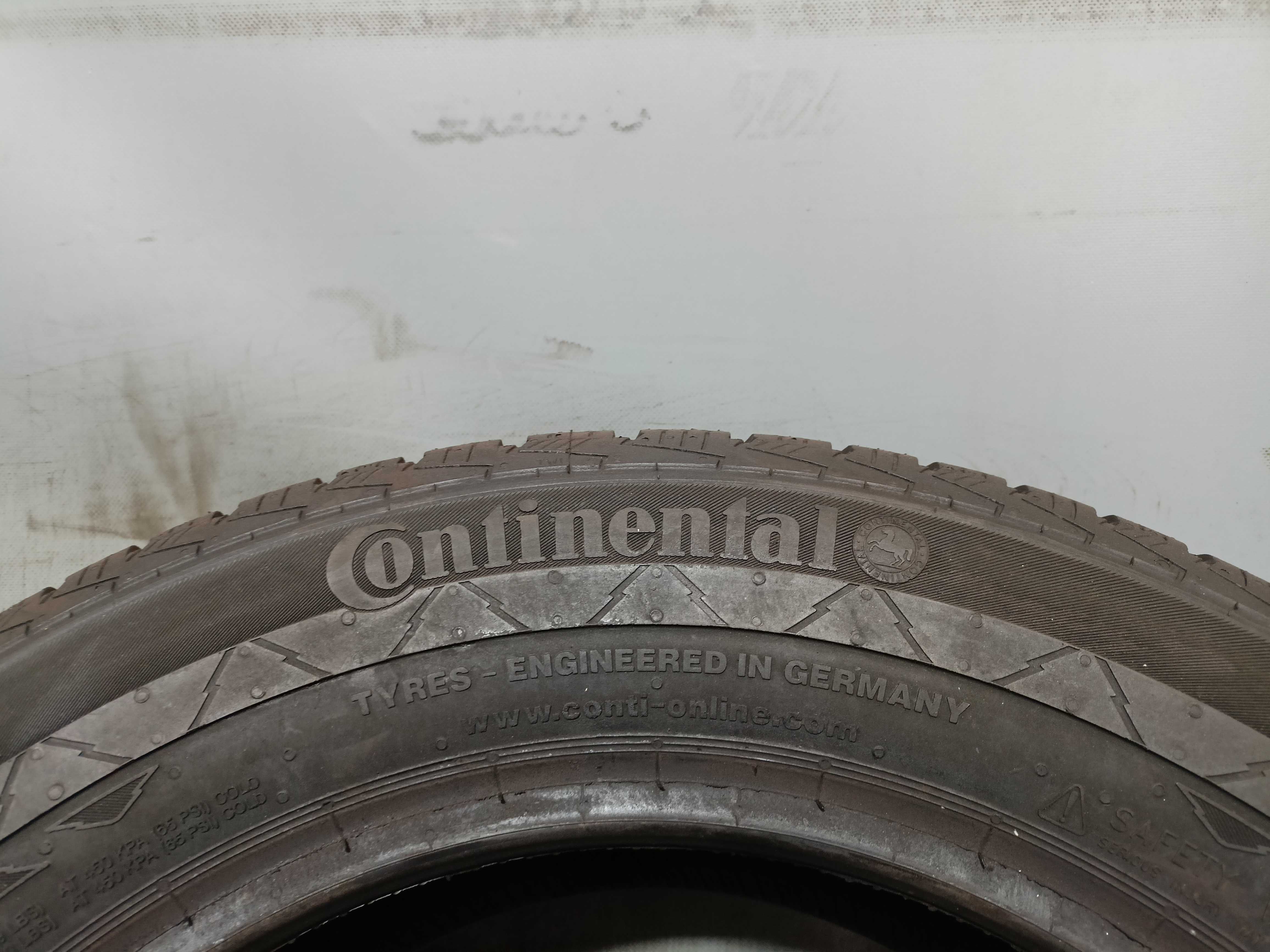 Continental VancoWinter 2 215/60/16c 13r. 103/101T NOWA (3596)