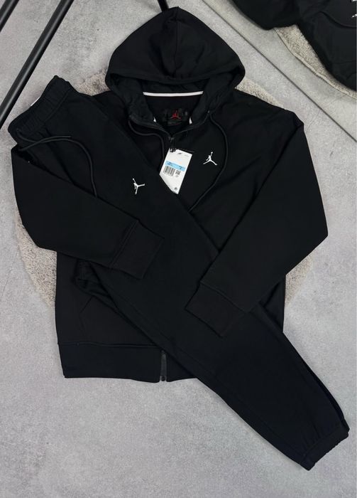 Костюм від бренду Jordan!