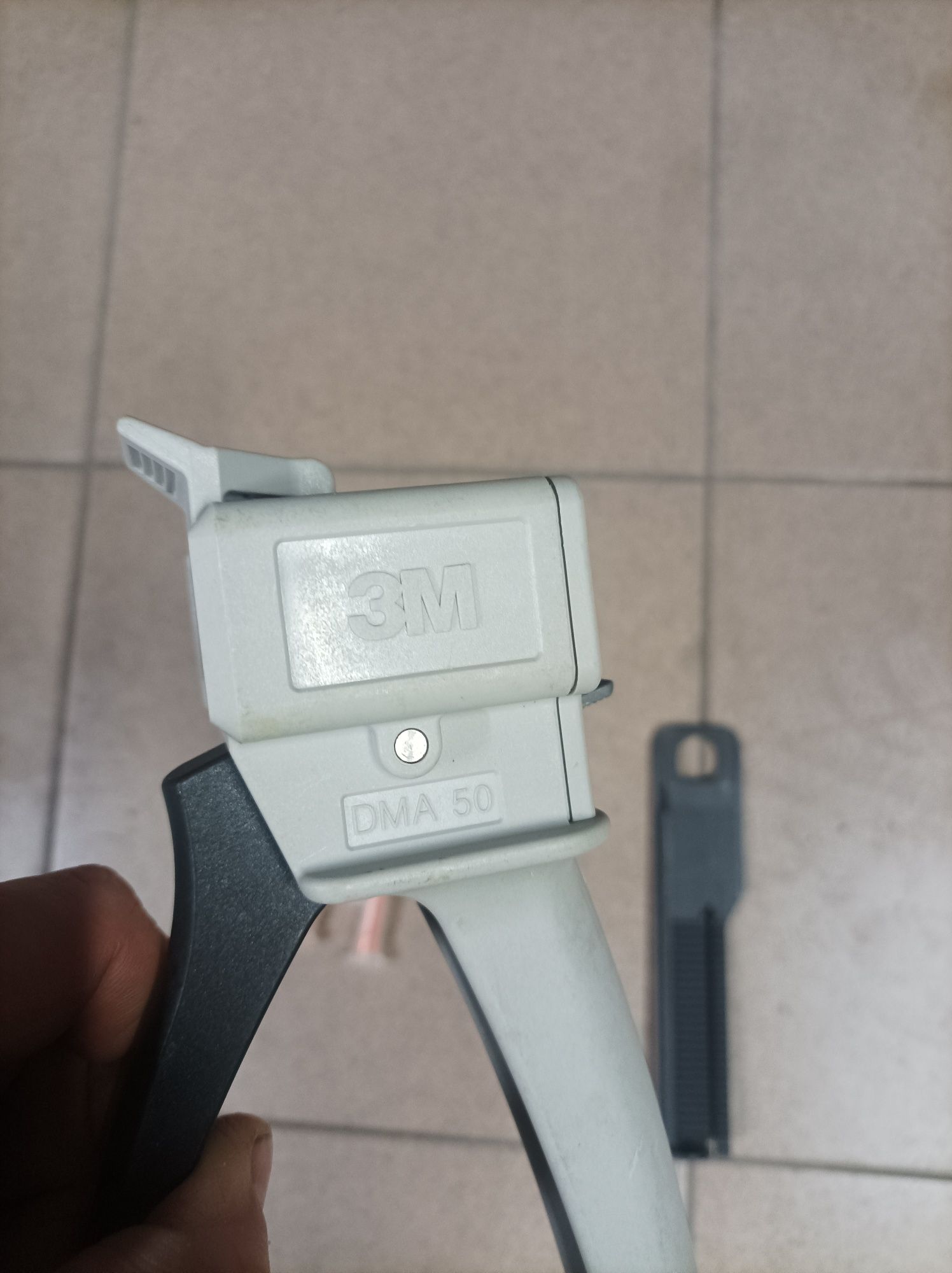 Pistolet do kleju epoksydowego