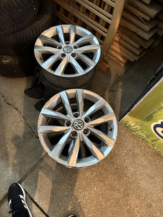 Продаються титани розмір 16