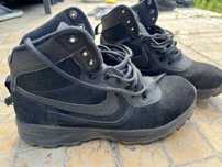używane trapery Nike Manoadome czarne , rozm. 42
