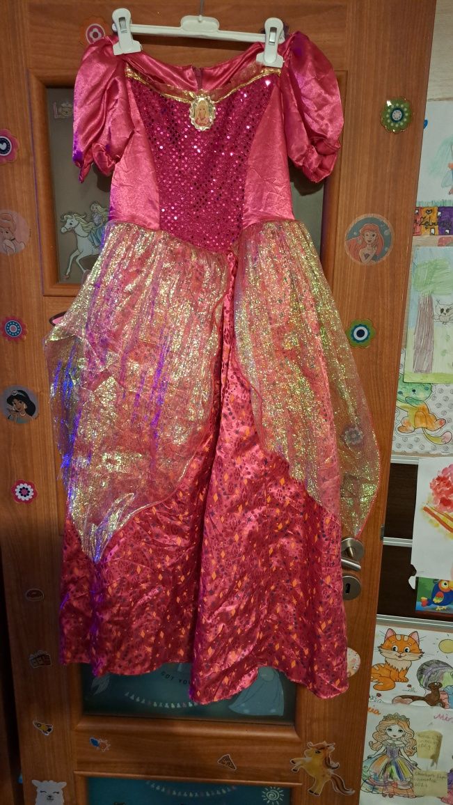 2 szt suknie na bal przebierańcow r. 134 140 Barbie/księżniczka i Elsa