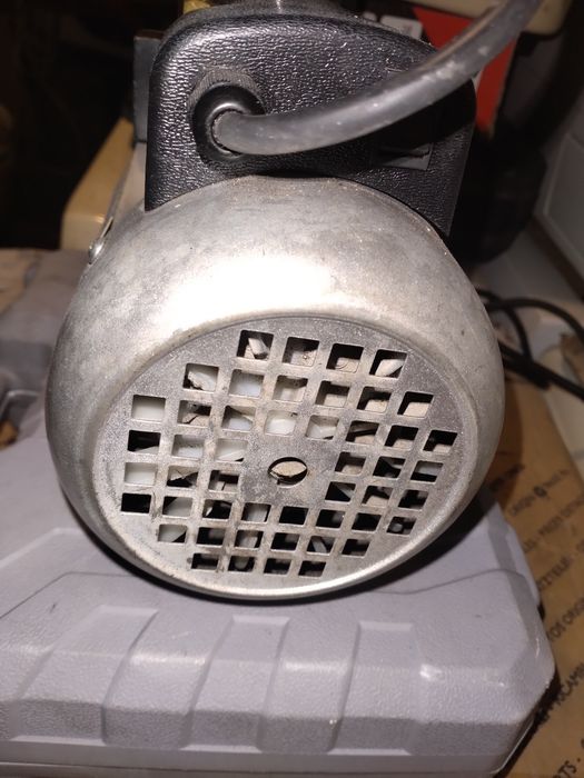 Продам вакуумний насос для ремонту холодильників та кондиціонерів .