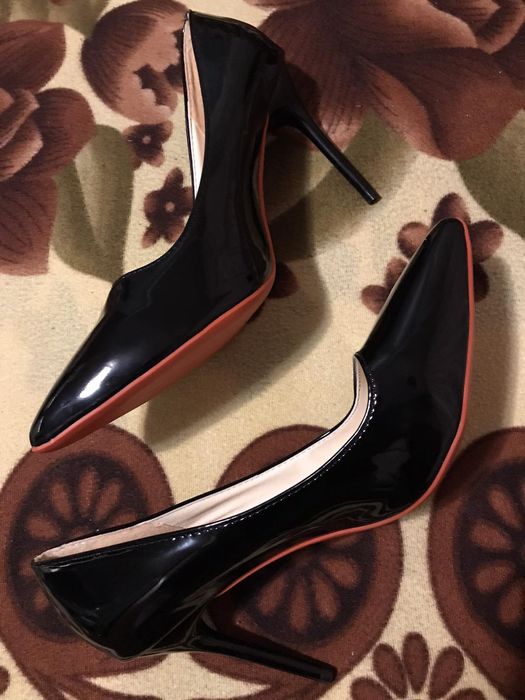 Женские туфли лаковые, каблук 10см,  новые, 43р. 27см на широкую ногу!