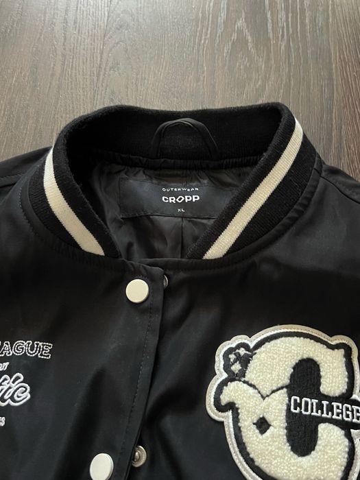 стильний бомбер у2k