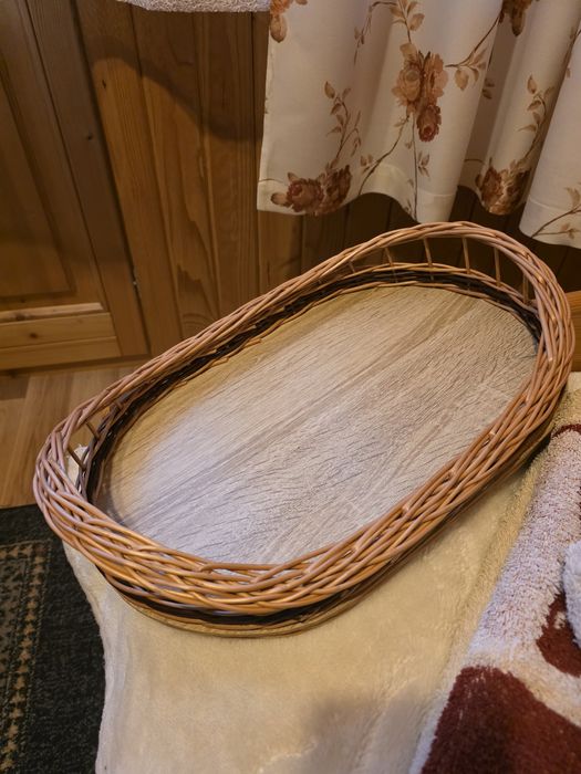 Tacka do serwowania wiklinowa ręcznie robiona