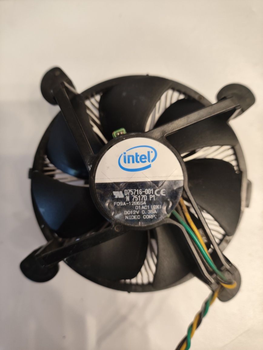 Кулер Intel d75716-001 рабочий б у
