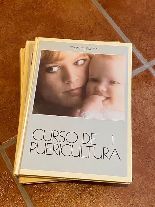 Livro Curso de puericultura